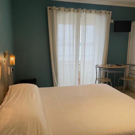 Au Tapis De Sable Hotell Saint-Cyr-sur-Mer Eksteriør bilde