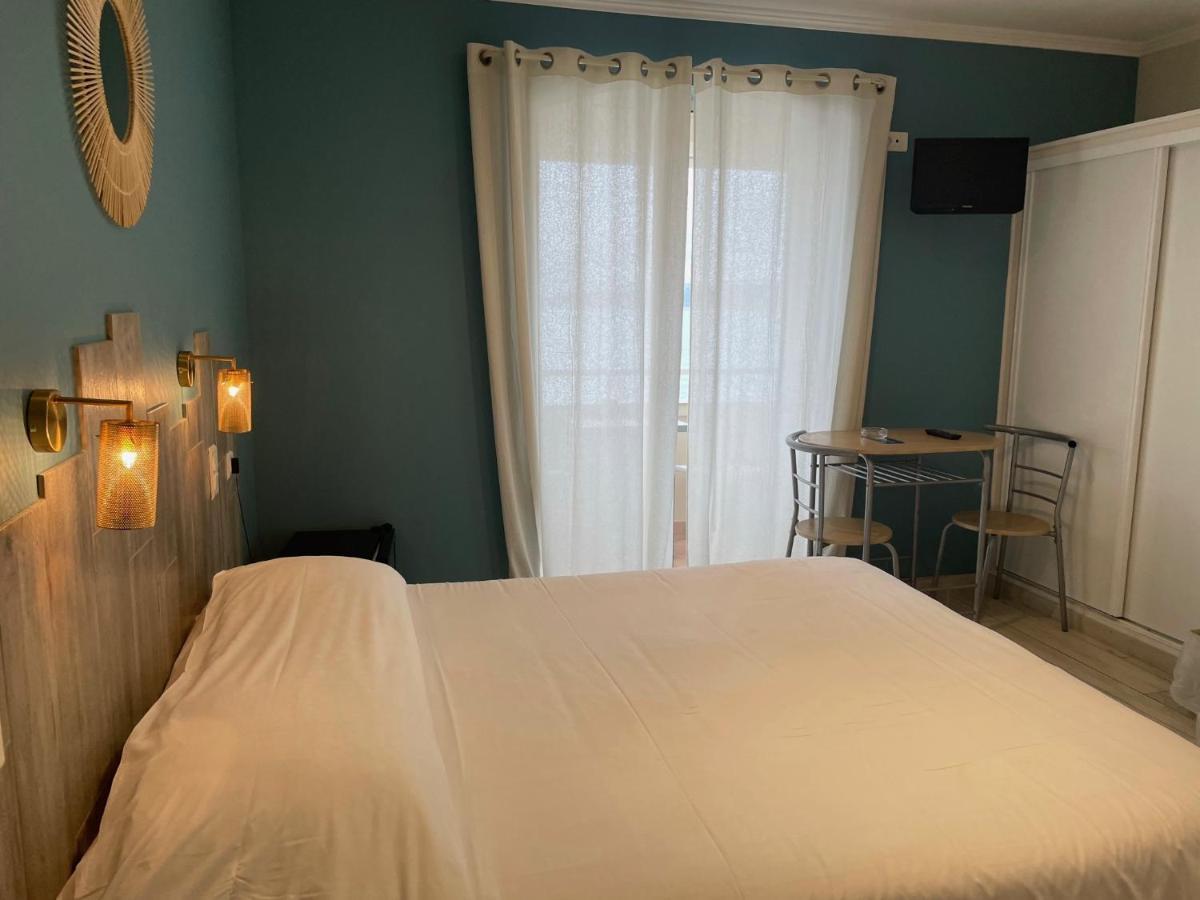 Au Tapis De Sable Hotell Saint-Cyr-sur-Mer Eksteriør bilde