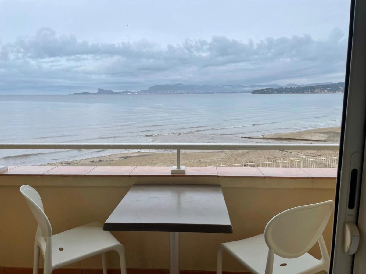 Au Tapis De Sable Hotell Saint-Cyr-sur-Mer Eksteriør bilde