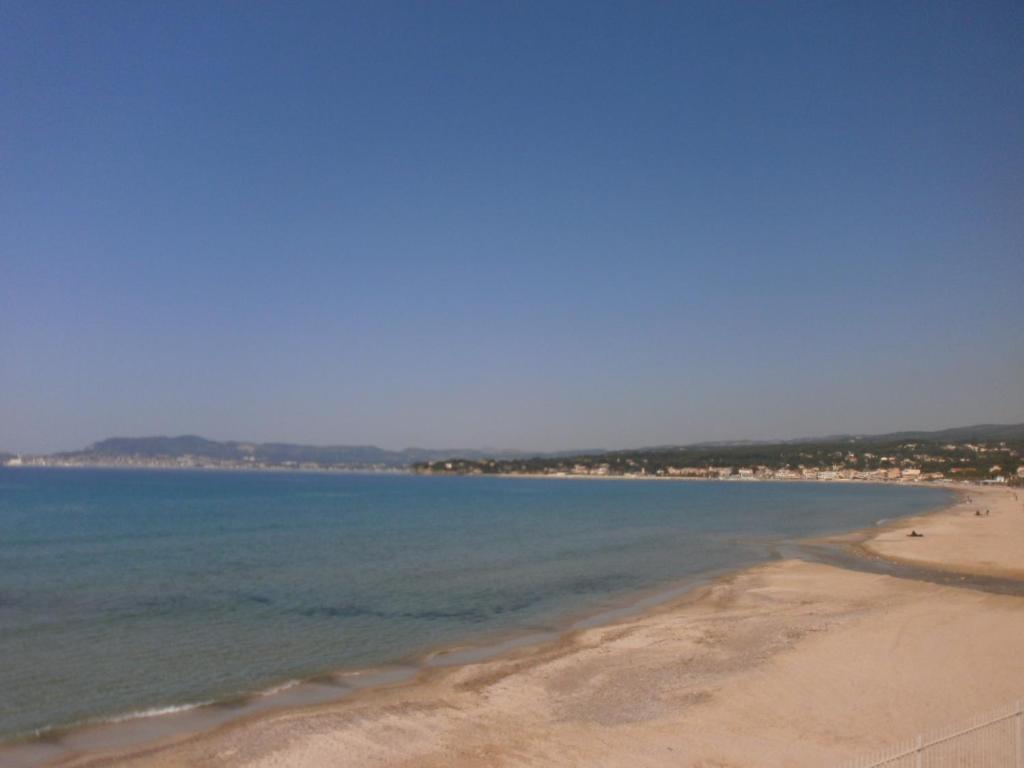 Au Tapis De Sable Hotell Saint-Cyr-sur-Mer Rom bilde